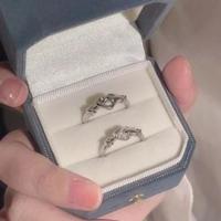 แหวนคู่แต่งงานคู่รักแหวนปรับขนาดได้หรูหราโคมไฟแก้วสร้างบรรยากาศ