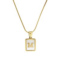 สร้อยคอแสตนเลสสีทองเงางาม พร้อมจี้มุกอักษรอังกฤษสุดแนว